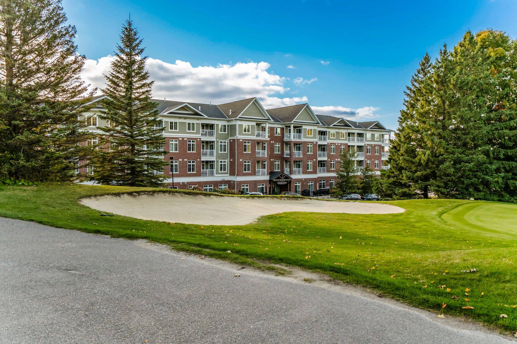 40 Horseshoe BLVD #111, Oro-medonte, ON L4M 4Y8