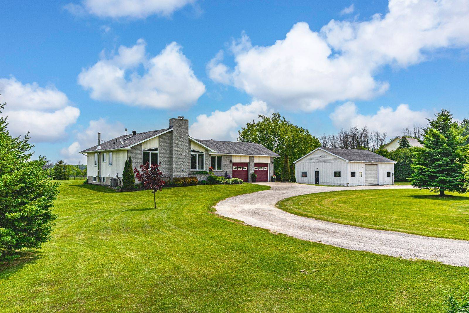 3413 McCarthy DR, Clearview, ON L0M 1N0