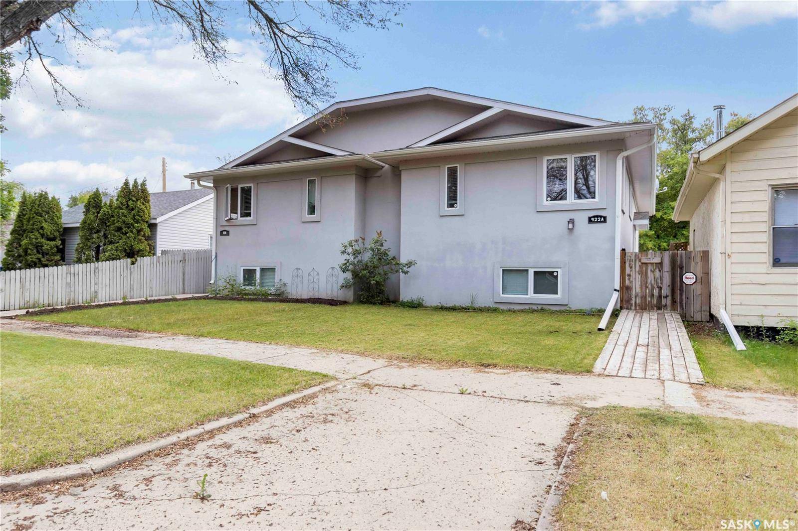 922A I AVENUE N, Saskatoon, SK S7L 2H5