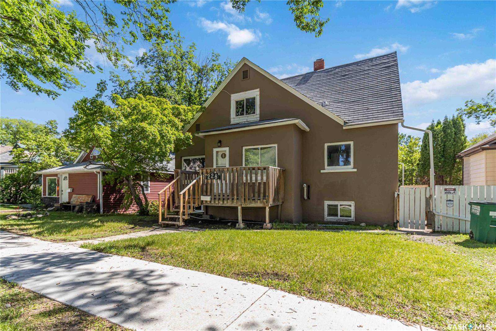 228 F AVENUE N, Saskatoon, SK S7L 1W1