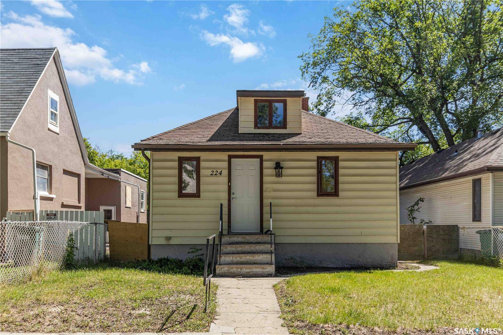 224 F AVENUE N, Saskatoon, SK S7L 1W1