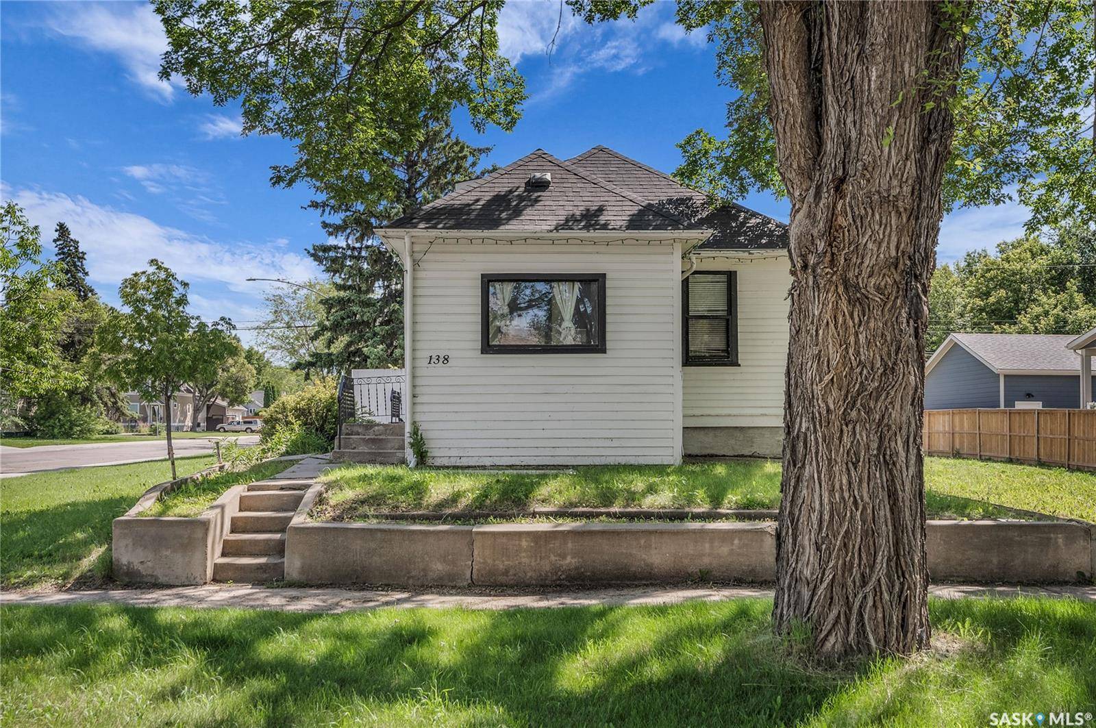 138 4th STREET E, Saskatoon, SK S7H 1H8