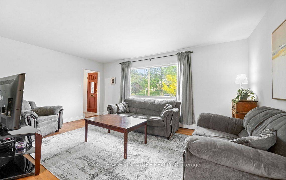 Toronto W10, ON M9W 1T2,129 Allenby AVE