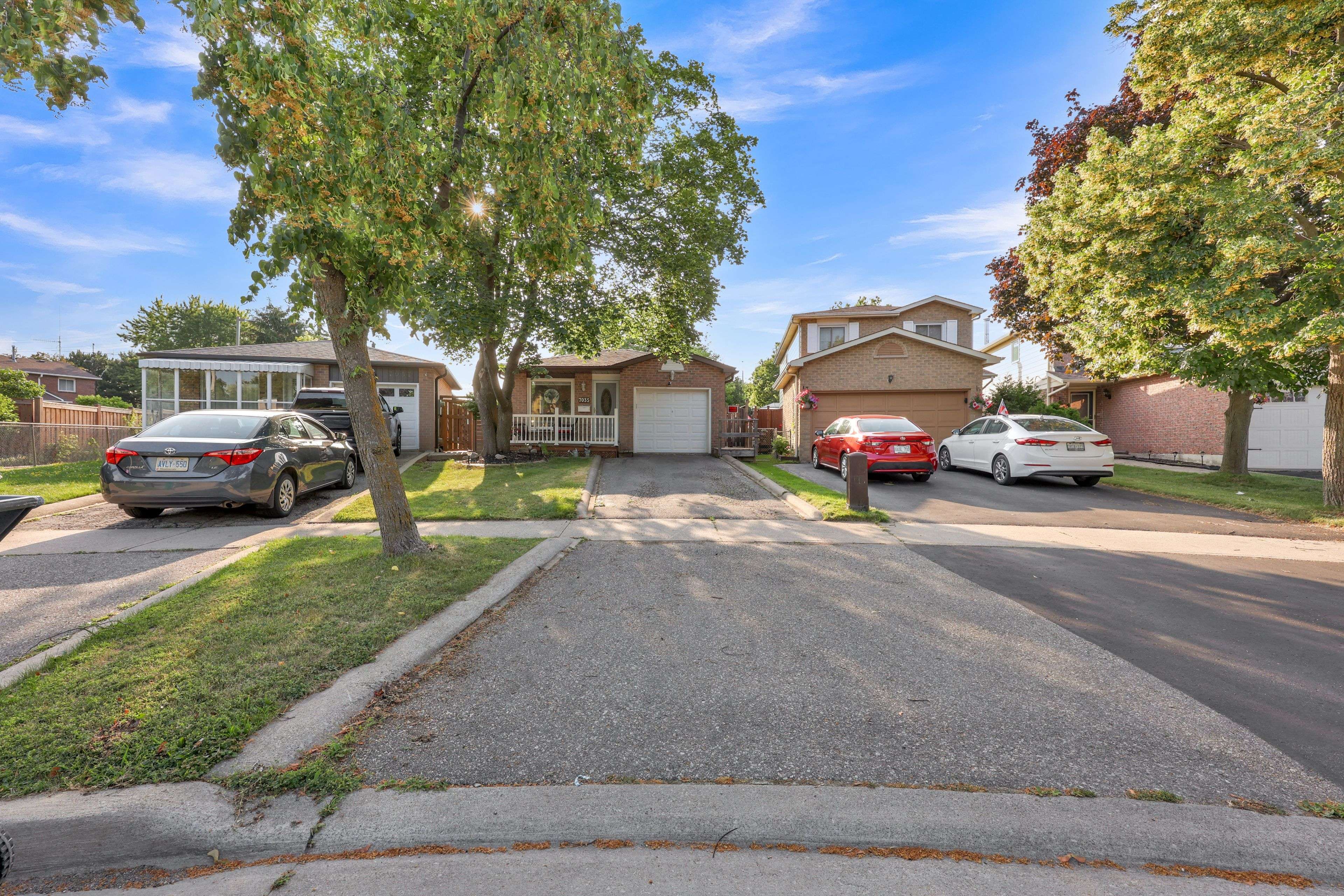 7035 Hickling CRES, Mississauga, ON L5N 5A4