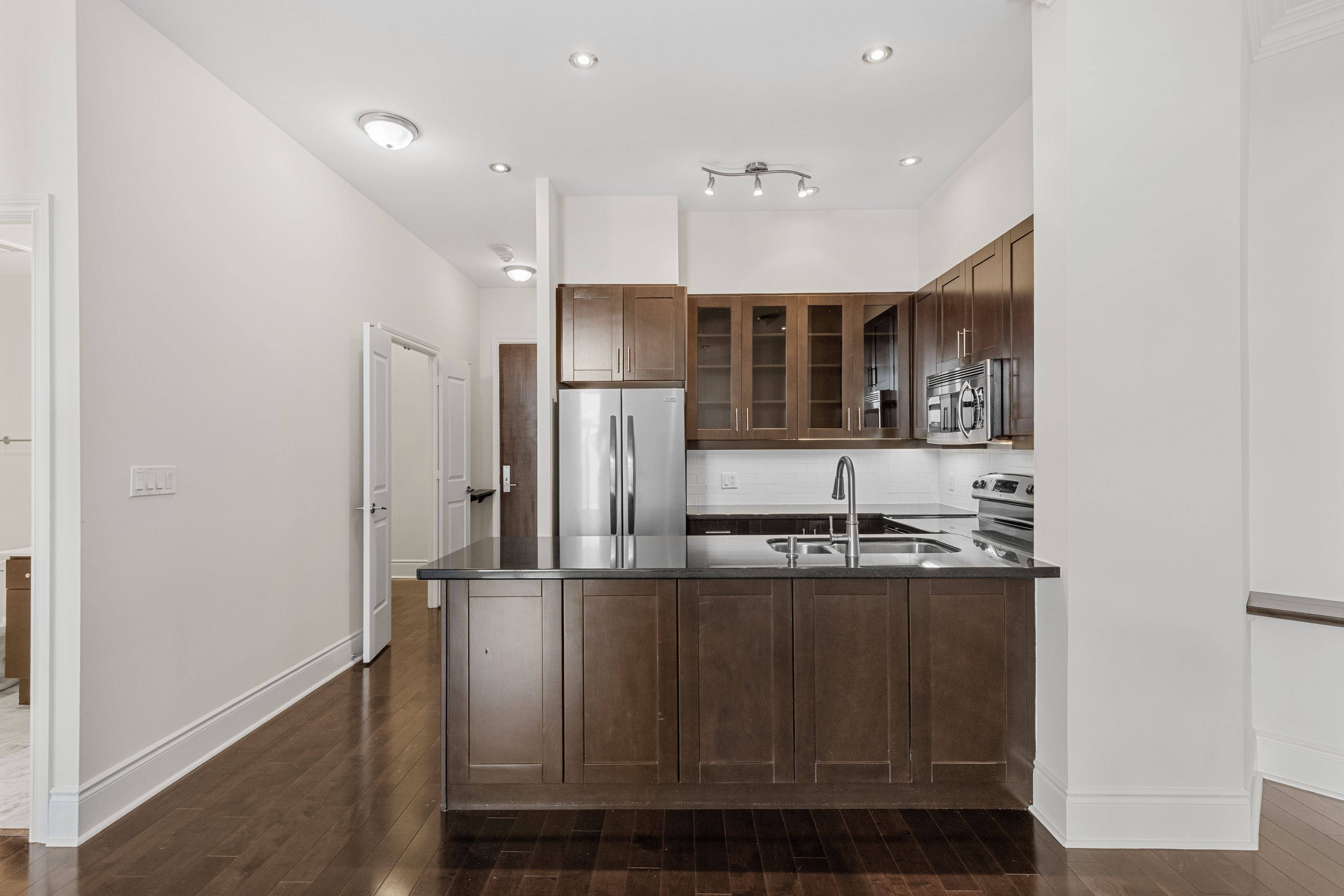 Toronto W08, ON M8X 3A3,25 Earlington AVE #PH615
