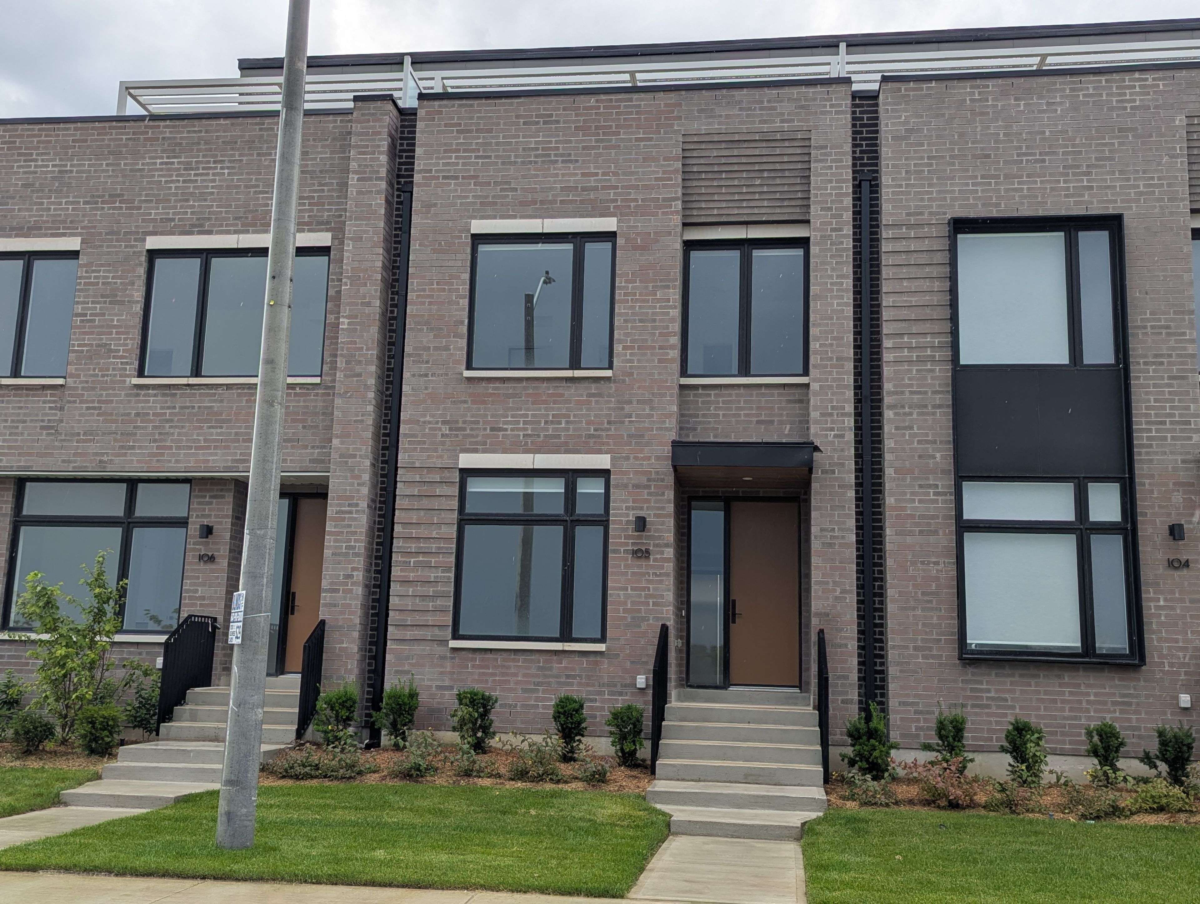 Mississauga, ON L5H 0B4,105 Coveside DR