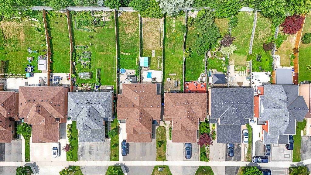Mississauga, ON L5N 8A7,7610 Black Walnut TRL