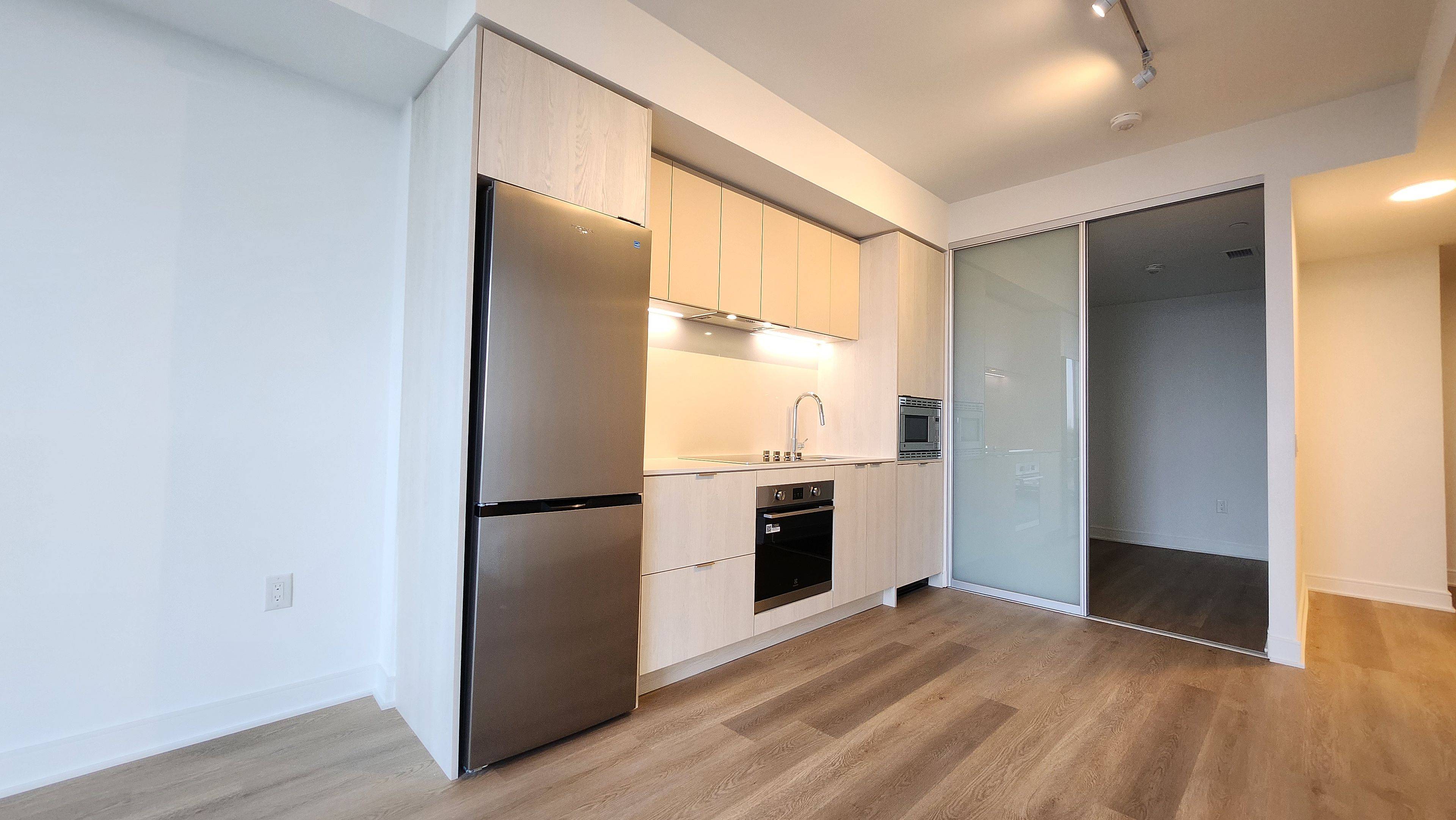 Mississauga, ON L5A 0B1,86 Dundas ST E #1409
