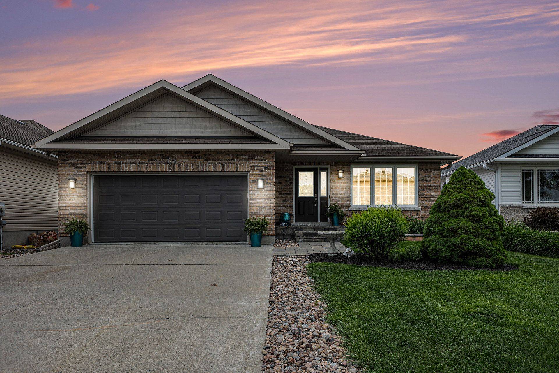 128 Mclachlin ST S, Arnprior, ON K7S 3Y5