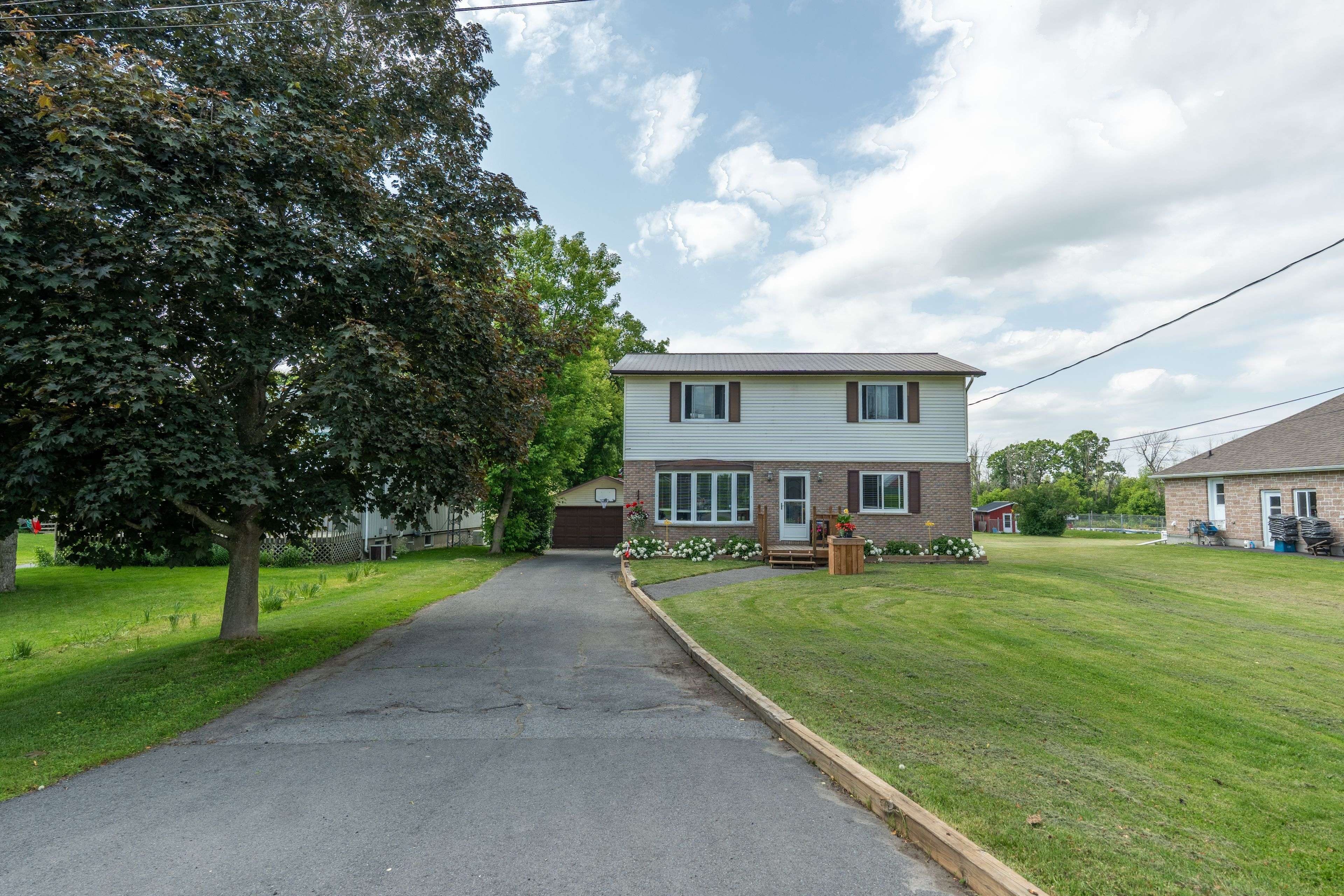 South Stormont, ON K0C 2A0,17407 County Rd 18 RD