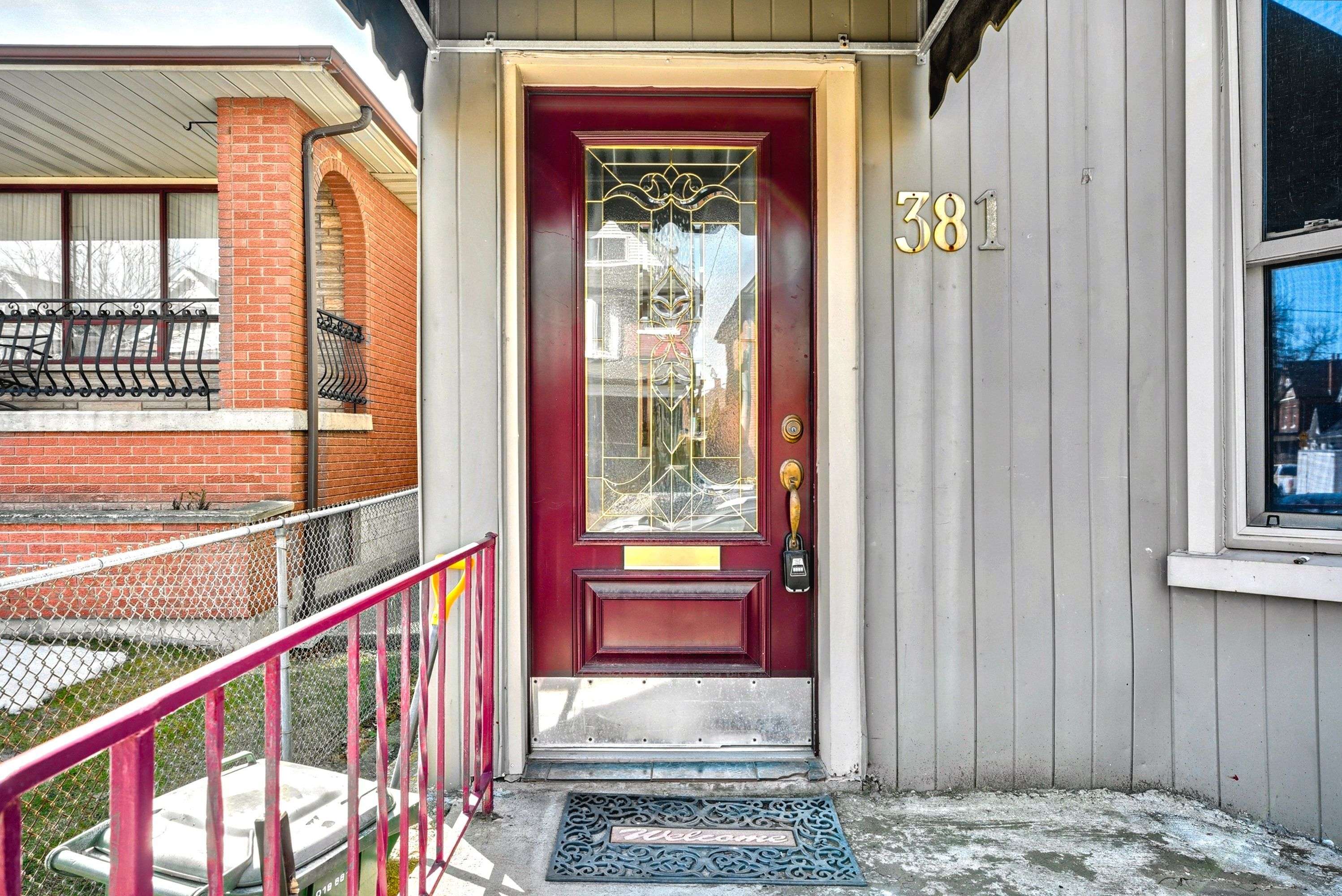 Hamilton, ON L8P 2J2,381 Herkimer ST