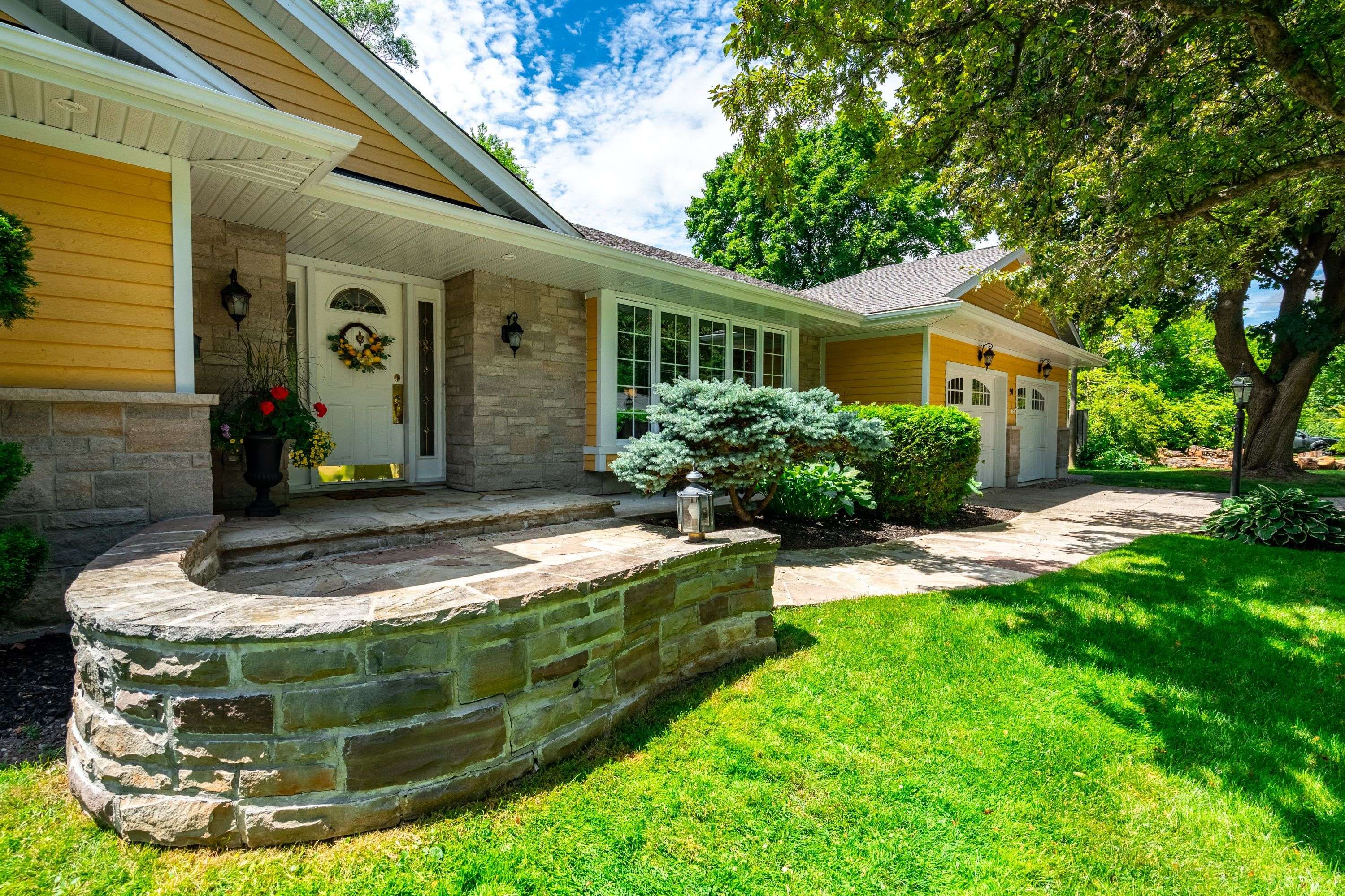 Hamilton, ON L9G 1H2,98 Hadley DR
