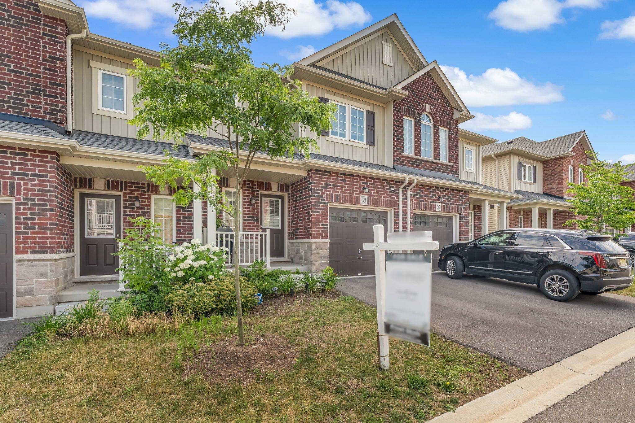 Kitchener, ON N2B 0A9,38 Dewberry DR