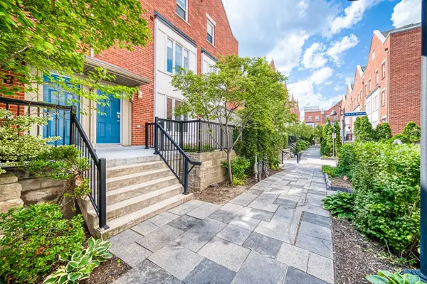 Toronto E01, ON M4M 3E8,8 Frances Loring LN #2