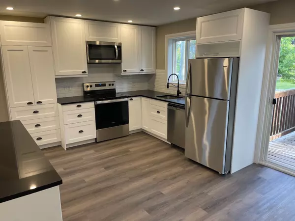 Richmond Hill, ON L4C 4E5,69 Benson AVE #1