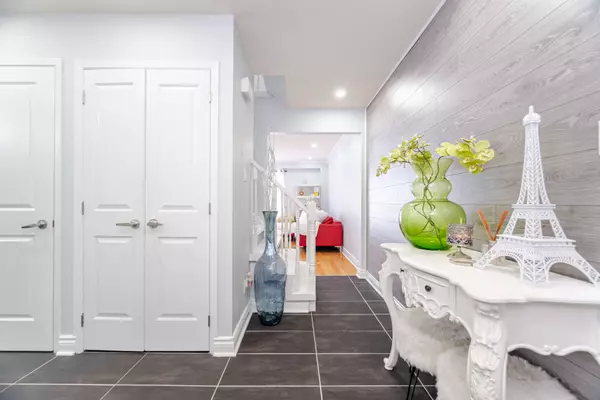 Brampton, ON L6Y 2W2,14 Rustywood DR