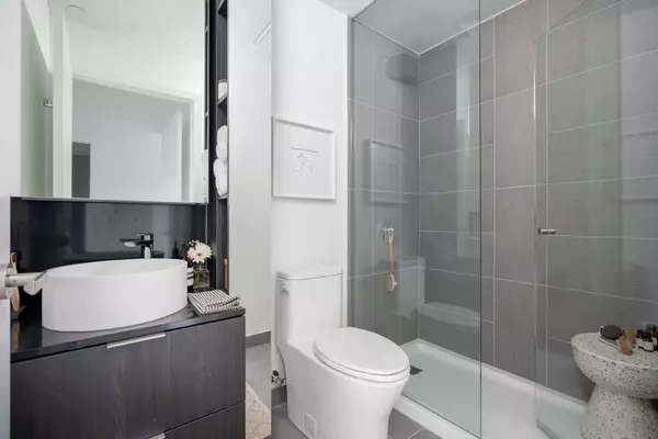 Mississauga, ON L5G 0E1,28 Ann ST #308