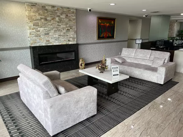 Mississauga, ON L5B 3Z1,145 Hillcrest AVE #303