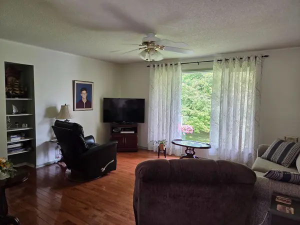 Tweed, ON K0K 3H0,89 Johnston RD W