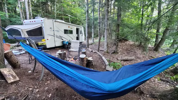 North Kawartha, ON K0L 1A0,9 WOODS BAY RD