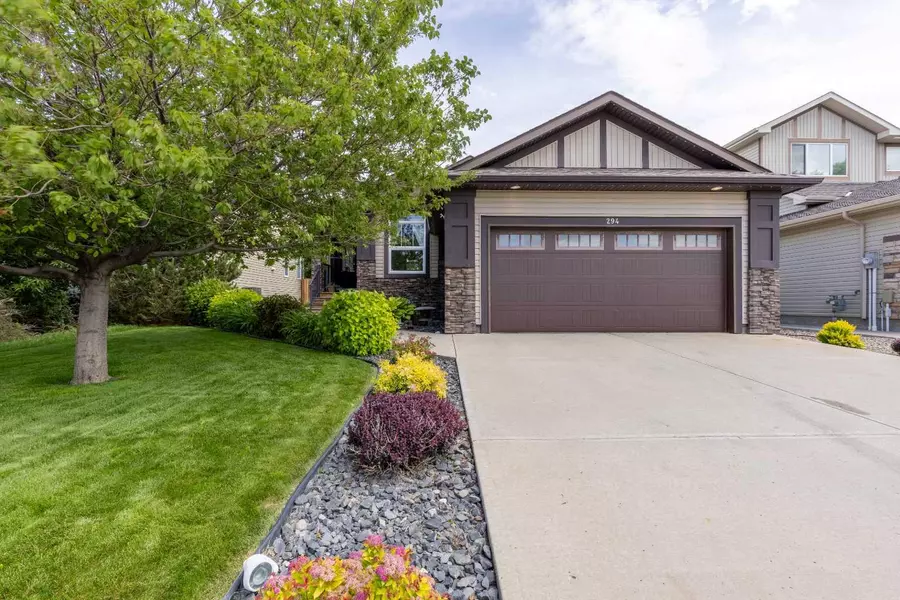 294 Mt Sundial CT West, Lethbridge, AB T1J 5B7