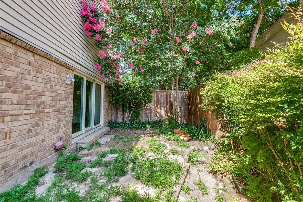 Dallas, TX 75231,7450 Holly Hill Drive #115