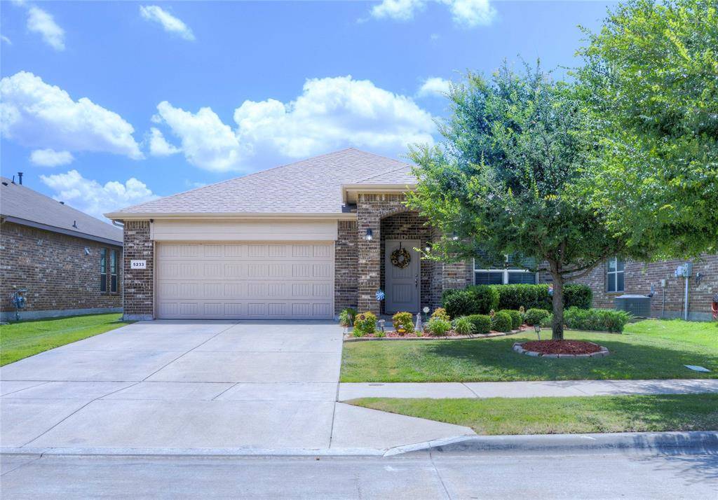 5233 Sugarcane Lane, Fort Worth, TX 76179