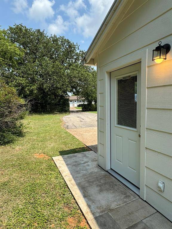 Weatherford, TX 76086,320 W 6th Street