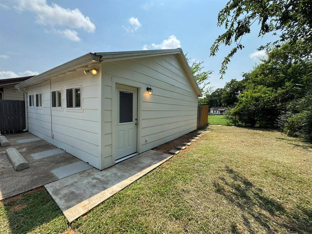 Weatherford, TX 76086,320 W 6th Street