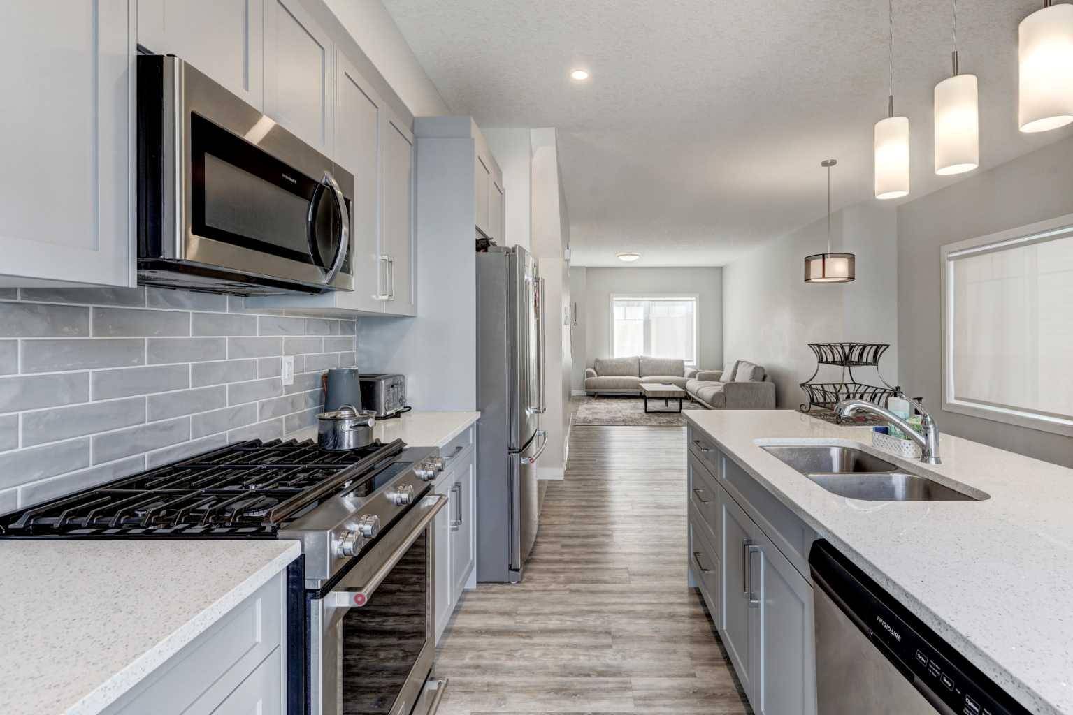 Airdrie, AB T4B 4L3,476 Canals XING SW
