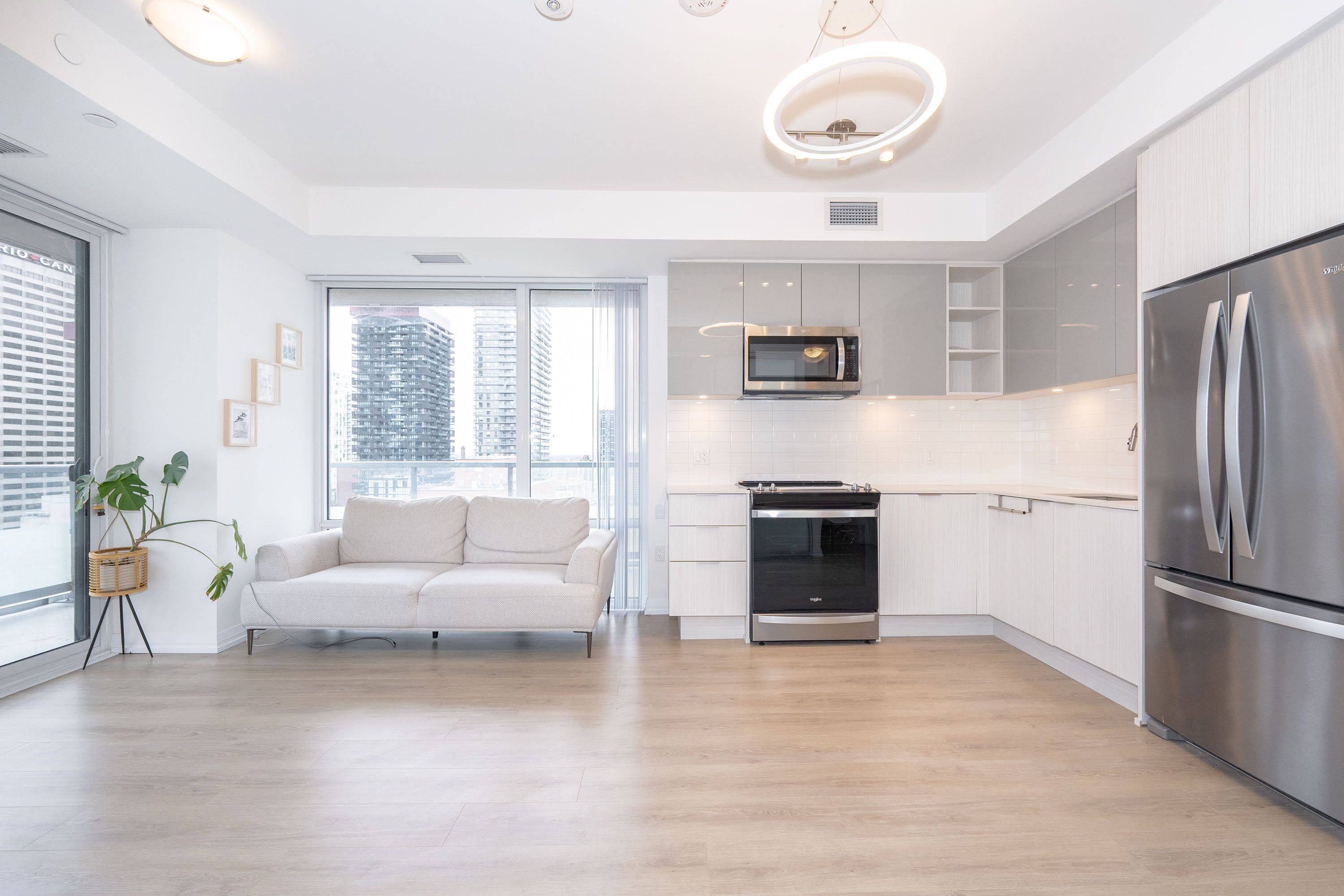 Toronto C10, ON M4S 0E4,50 Dunfield Ave AVE #2017