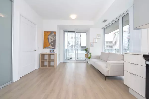 Toronto C10, ON M4S 0E4,50 Dunfield Ave AVE #2017