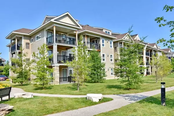 Collingwood, ON L9Y 0Y6,5 Anchorage CRES #307