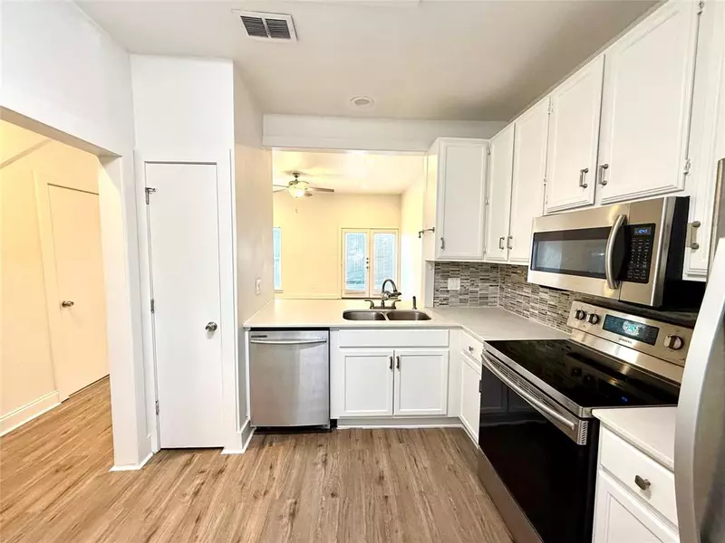 2807 Throckmorton Street #101, Dallas, TX 75219
