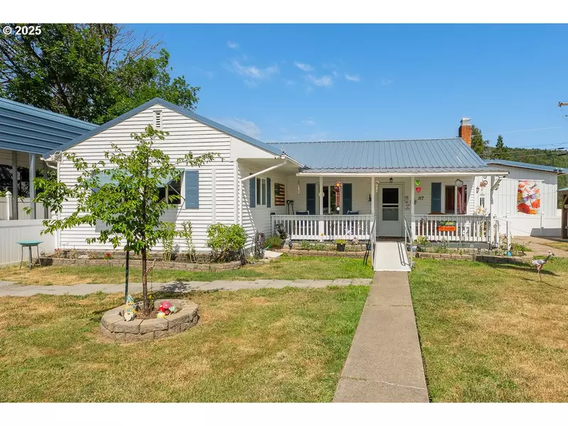 117 HARBOR DR, Riddle, OR 97469