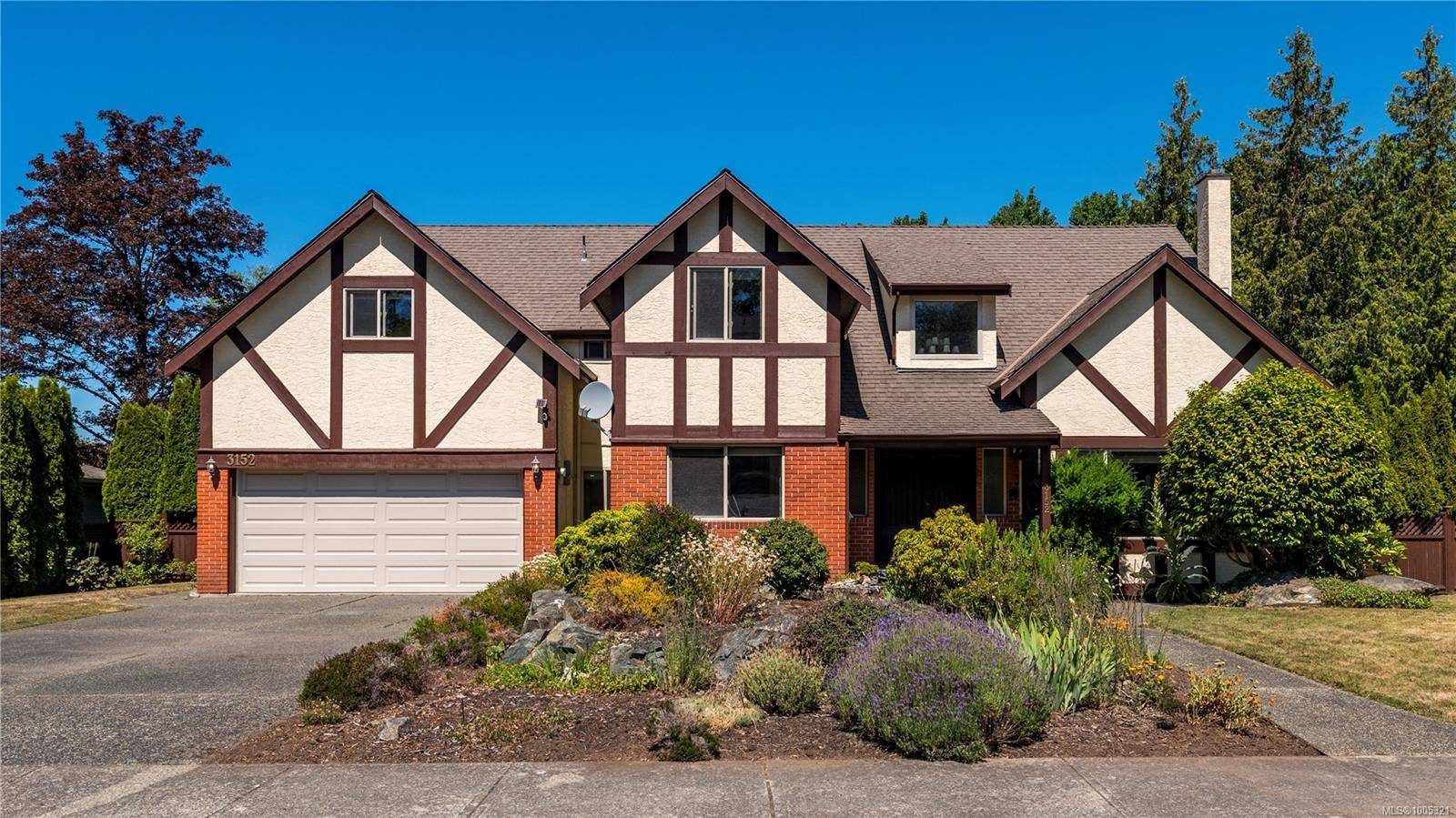 3152 Wessex Close, Oak Bay, BC V8P 5N2