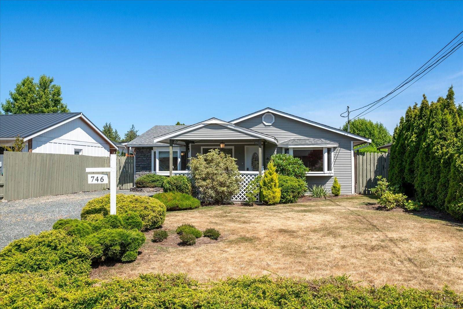 746 Phillips St, Parksville, BC V9P 1A7
