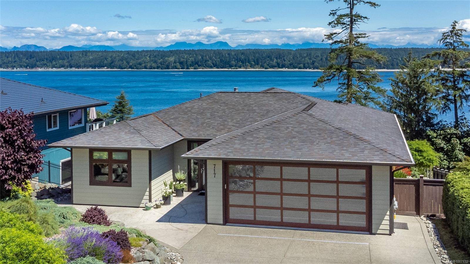 717 Ash St, Campbell River, BC V9W 1G1