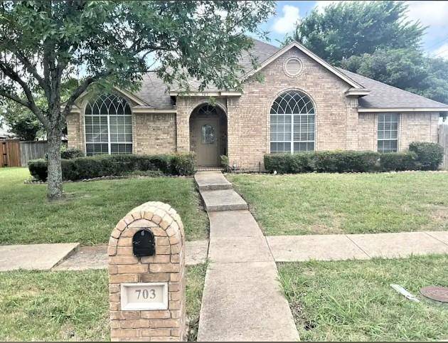 703 Fox Glen Road, Lancaster, TX 75146