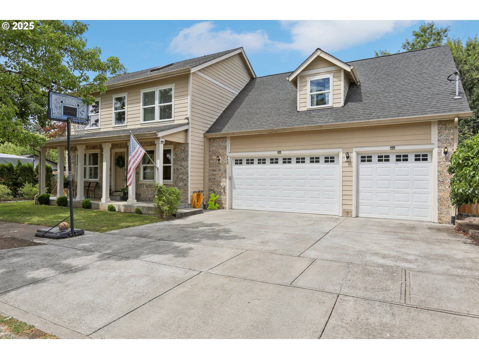 111 E 9TH ST, Newberg, OR 97132