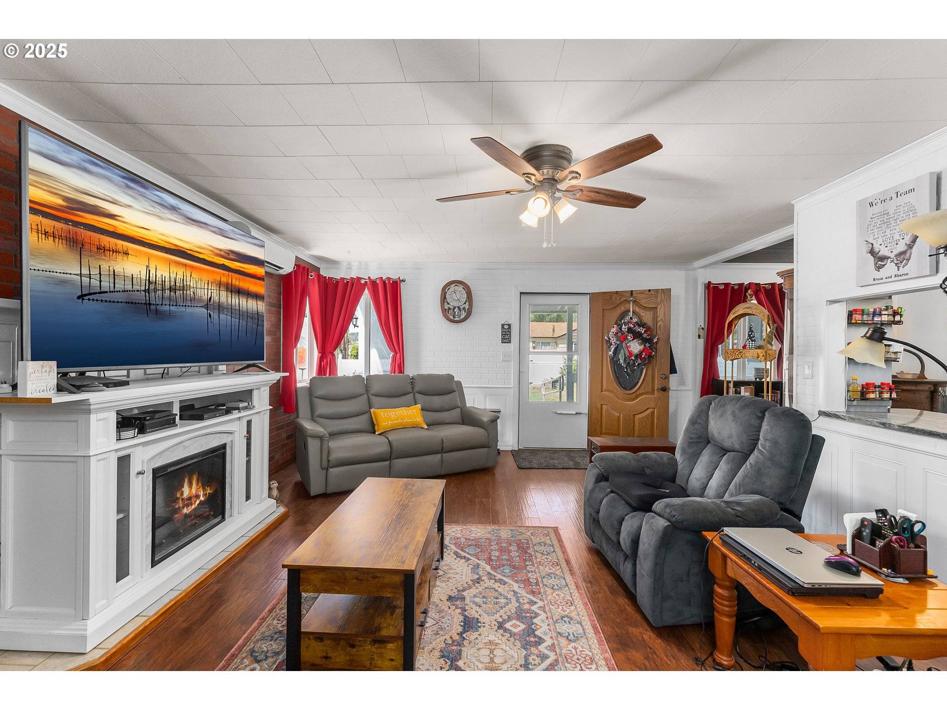Riddle, OR 97469,117 HARBOR DR