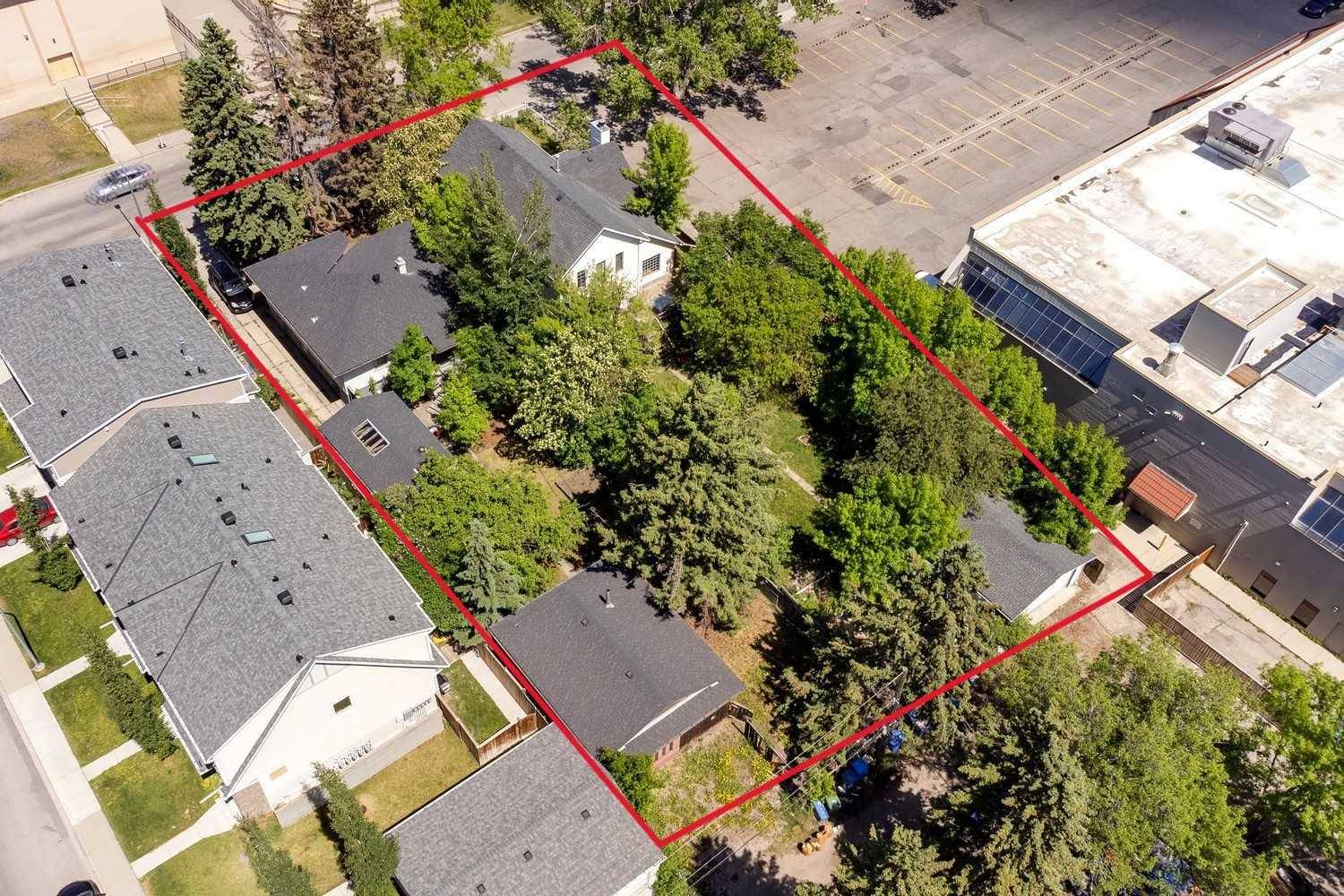 Calgary, AB T2M 1X4,531, 533, 535 24 AVE NW