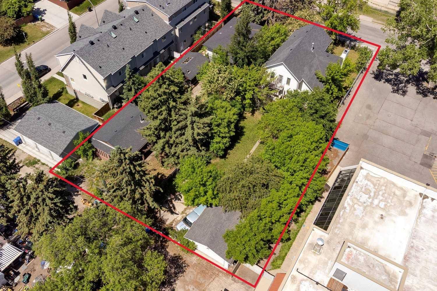 Calgary, AB T2M 1X4,531, 533, 535 24 AVE NW
