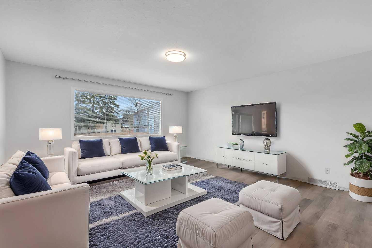 Calgary, AB T3E 3B9,3337 37 ST SW