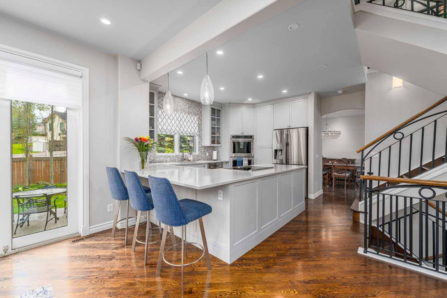 17 Patterson PARK SW, Calgary, AB T3H 3A8