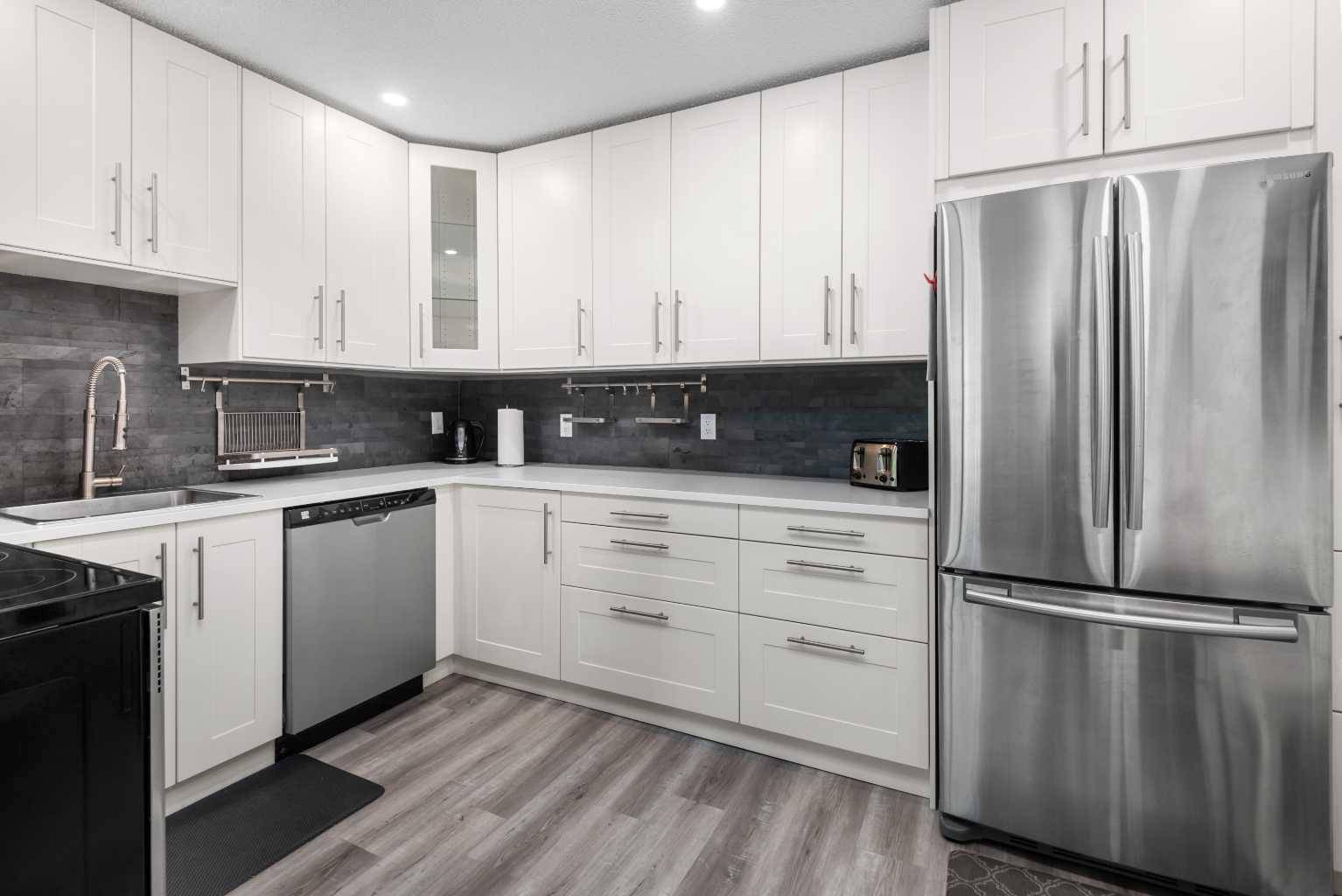 Calgary, AB T3A 2C9,4001C 49 ST NW #3201