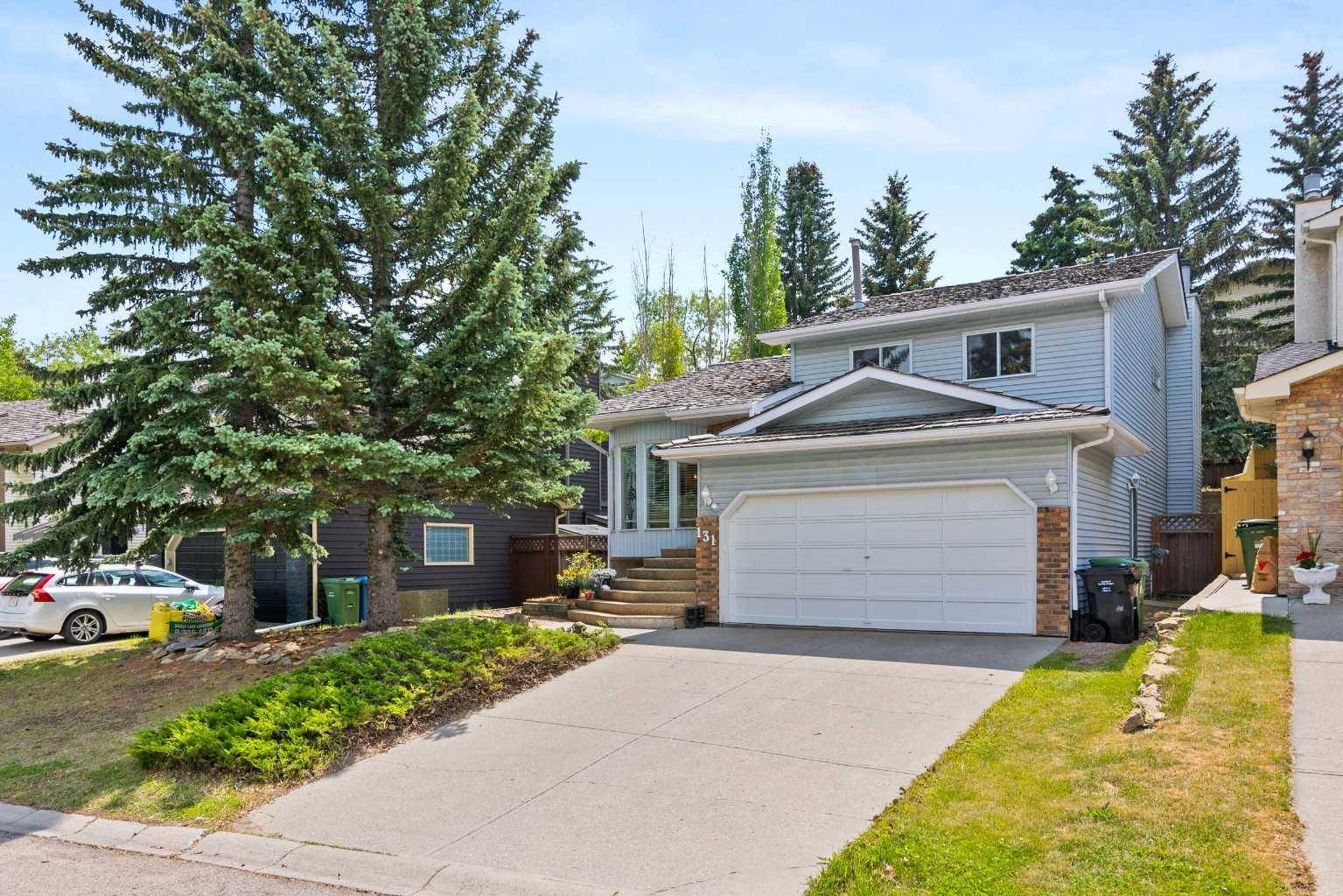 131 Stratton CRES SW, Calgary, AB T3H 1T7
