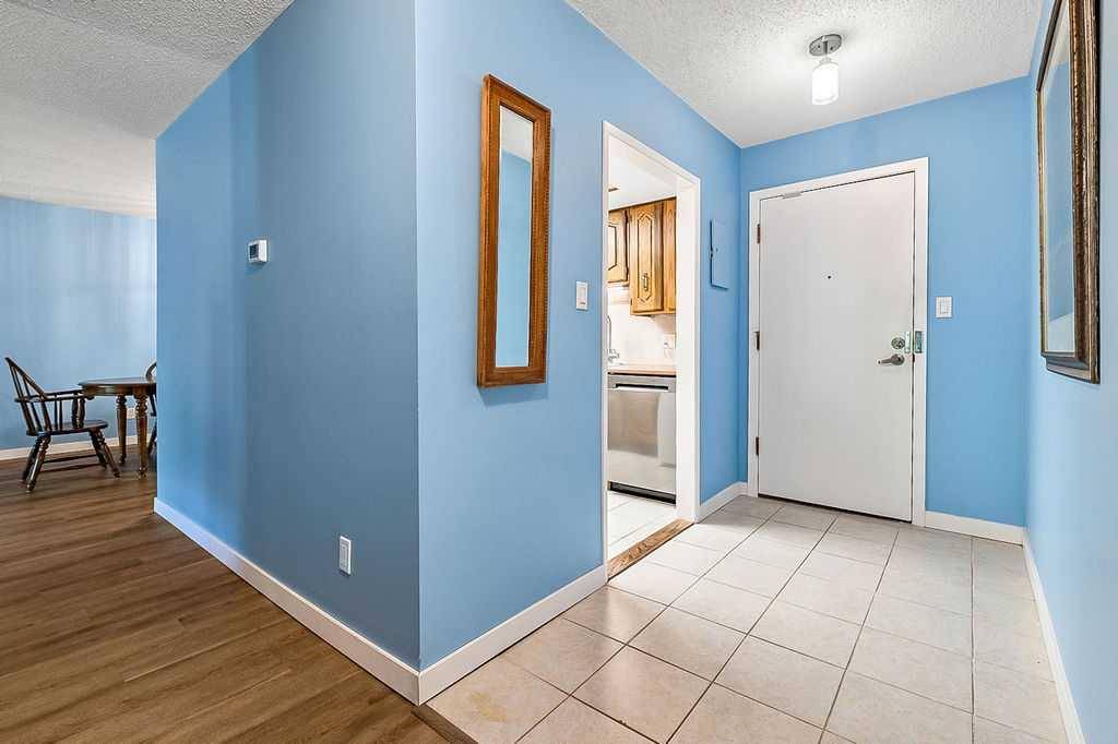 Calgary, AB T3A 2V9,3730 50 ST NW #209