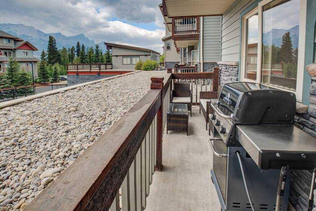 Canmore, AB T1W3J2,107 Montane RD SW #107