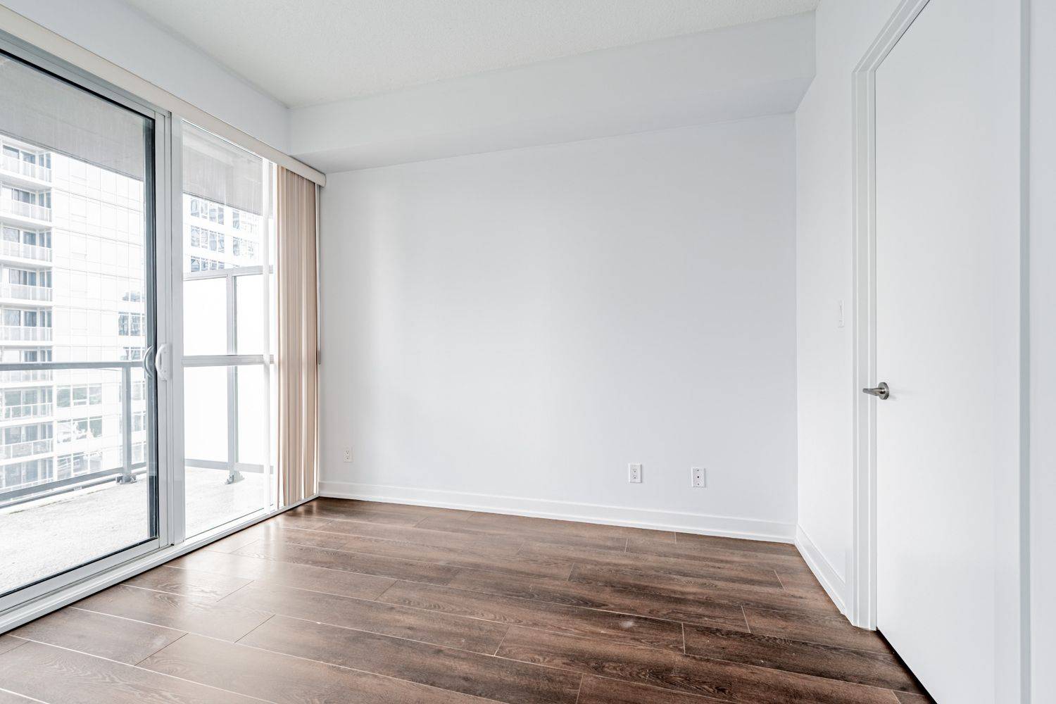 Toronto C01, ON M5V 0G8,20 Bruyeres Mews #2308